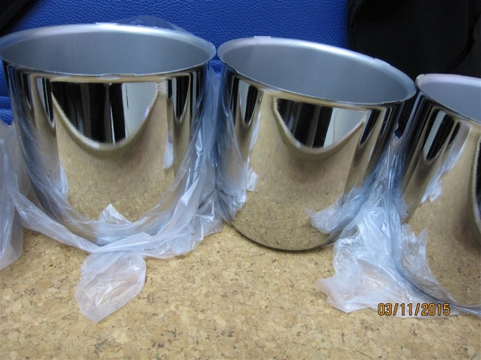 คล้ายถ้วย เป็นโลหะ ชุบ STAINLEES เป็นของใหม่ ไม่ทราบว่าใช้ทำอะไร