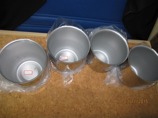 คล้ายถ้วย เป็นโลหะ ชุบ STAINLEES เป็นของใหม่ ไม่ทราบว่าใช้ทำอะไร