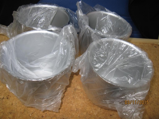 คล้ายถ้วย เป็นโลหะ ชุบ STAINLEES เป็นของใหม่ ไม่ทราบว่าใช้ทำอะไร