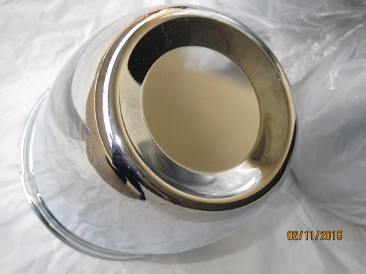 คล้ายถ้วย เป็นโลหะ ชุบ STAINLEES เป็นของใหม่ ไม่ทราบว่าใช้ทำอะไร