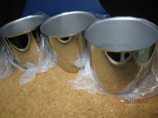 คล้ายถ้วย เป็นโลหะ ชุบ STAINLEES เป็นของใหม่ ไม่ทราบว่าใช้ทำอะไร