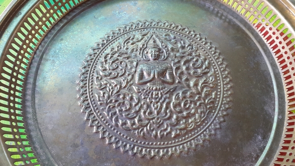 ถาดทองเหลือง  ลายเทพพนม 12 นิ้ว สภาพสวยๆ เดิม ๆๆ 1,700