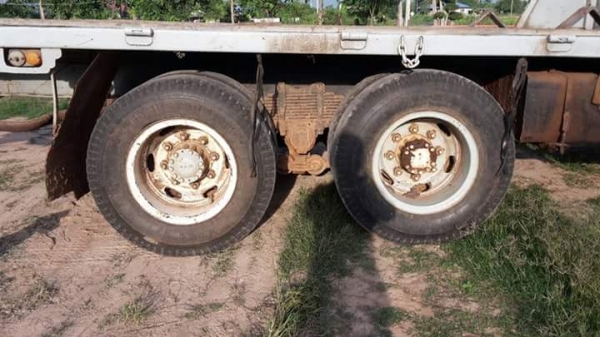 ขาย350000บาทรถเทเลอร์10ล้อเครื่อง180แรง2เพลาใหญ่ เอกสารพร้อมโอน