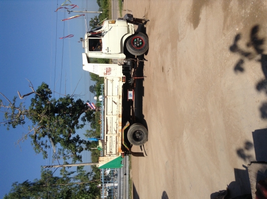 รถบรรทุกหกล้อ เครื่อง DQ100.  Km500.  Hino