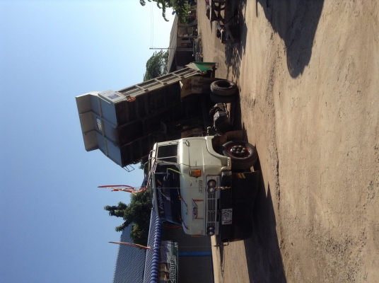 รถบรรทุกหกล้อ เครื่อง DQ100.  Km500.  Hino