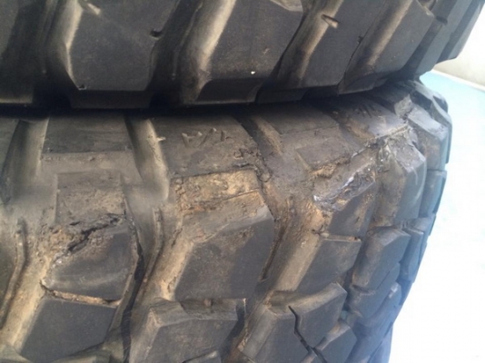 ขาย Bf km2 265/75/16 ดอกเต็ม ไม่มีปะ เพิ่งถอด 4เส้น ขาย Bf km2 265/75/16 ดอกเต็ม ไม่มีปะ เพิ่งถอด 4เส้น