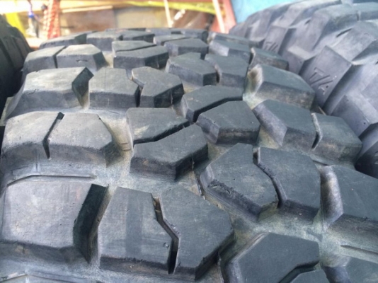 ขาย Bf km2 265/75/16 ดอกเต็ม ไม่มีปะ เพิ่งถอด 4เส้น ขาย Bf km2 265/75/16 ดอกเต็ม ไม่มีปะ เพิ่งถอด 4เส้น