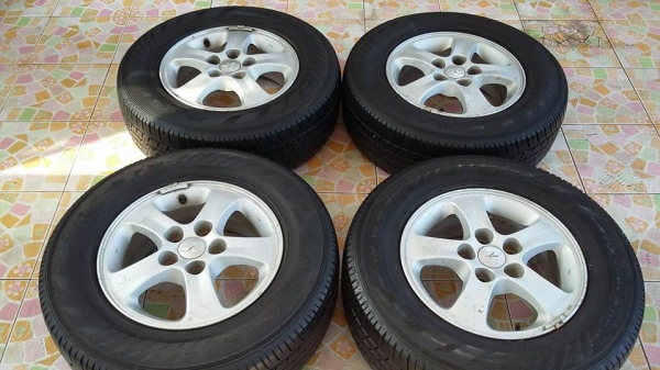 ขายล้อเดิม ไทรทัน ขอบ 15 พร้อมยาง