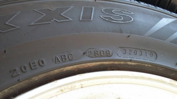 ขายล้อเดิม ไทรทัน ขอบ 15 พร้อมยาง ขายล้อเดิม ไทรทัน ขอบ 15 พร้อมยาง