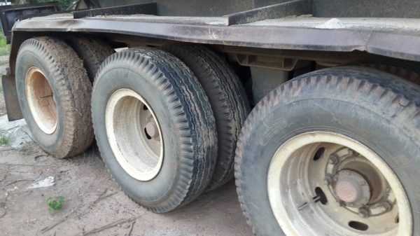 ขายหางเซมิดั้ม 3 เพลา อู่.สามมิตร ปี.51 ปรายปี ยาว.9.00 ม. สวยครับราคา.550000 สนใจโทรจองด่วน