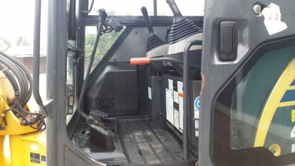 kOMATSU PC40MR-2 เก่าญี่ปุ่น สวยจัด 650,000 คับ kOMATSU PC40MR-2 เก่าญี่ปุ่น สวยจัด 650,000 คับ