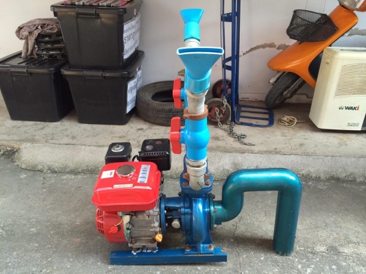 เครื่องยนต์ 4 จังหวะ คาวาม่า 6.5 แรง ต่อชนแท่นรดน้ำ ย่งเส็งเชียง อุปกรณ์ครบชุดพร้อมใช้งาน รายละเอียดตามรูป สภาพใหม่มาก ซื้อมาใช้ไม่กี่ครั้ง ตอนนี้ใช้ไฟฟ้าได้แล้วจึงเปลี่ยนไปใช้ไดโว่แทน ราคาต่อรองใด้