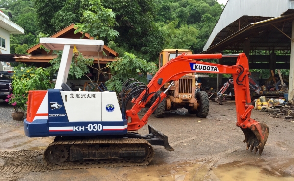 KOBOTA KH-030 ขนาดpc-30 (มีVDOให้ชม)รถเก่านอกมีเอกสารใบอินวอย ติดต่อ 085-5632278 (ราคาต่อรองได้)