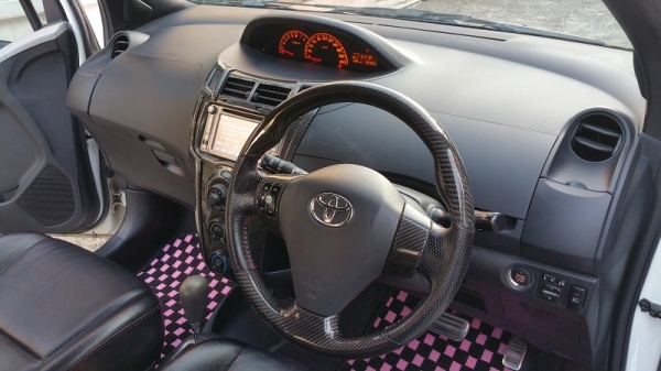 ขายโตโยต้า ยาริส ตัวTOP S limited ปุ่มสตาร์ท เครื่อง1.5 เกียร์ออโต้ พวงมาลัยมัลติฟังชั่น