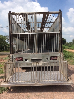 ISUZU DECA EURO1 6 ล้อ (รถวิ่งหมู) ยาว 6.5 ม. คอกเลส เครื่อง195แรง (6HH1) เครื่องดี ครัทซีสวย ยางใหม่ ขาย 750,000บาท (ศุภากร 081-1903107, 081-4252943)