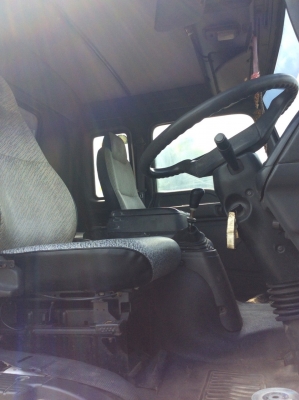 ISUZU DECA EURO1 6 ล้อ (รถวิ่งหมู) ยาว 6.5 ม. คอกเลส เครื่อง195แรง (6HH1) เครื่องดี ครัทซีสวย ยางใหม่ ขาย 750,000บาท (ศุภากร 081-1903107, 081-4252943)