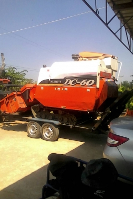 ขายครับรถเกี่ยวข้าว  คูโบต้า DC 60 ปี 53  พร้อมเล่ม ทะเบียน  เทลเลอร์  รถเชคพร้อมเกี่ยวข้าวแล้ว  ราคา335,000