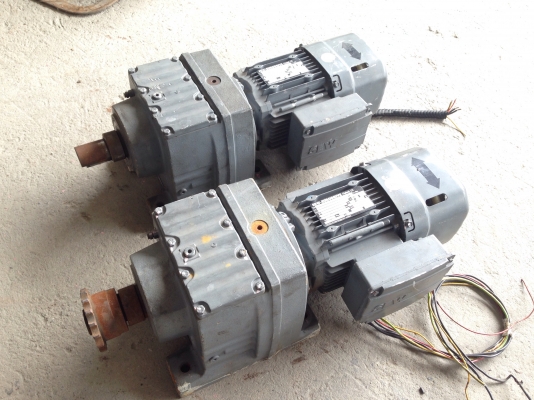 ขายมอเตอร์เกียร์ Sew eurodrive 1HP. 380V อัตราทด 1:60 เพลาออกประมาณ 23 รอบต่อนาที มีระบบเบรคในตัว สภาพสวย วิ่งนิ่ม พร้อมใช้งาน มี 2 ตัวครับ