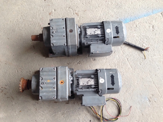 ขายมอเตอร์เกียร์ Sew eurodrive 1HP. 380V อัตราทด 1:60 เพลาออกประมาณ 23 รอบต่อนาที มีระบบเบรคในตัว สภาพสวย วิ่งนิ่ม พร้อมใช้งาน มี 2 ตัวครับ ขายมอเตอร์เกียร์ Sew eurodrive 1HP. 380V อัตราทด 1:60 เพลาออกประมาณ 23 รอบต่อนาที มีระบบเบรคในตัว สภาพสวย วิ่งนิ่ม พร้อมใช้งาน มี 2 ตัวครับ