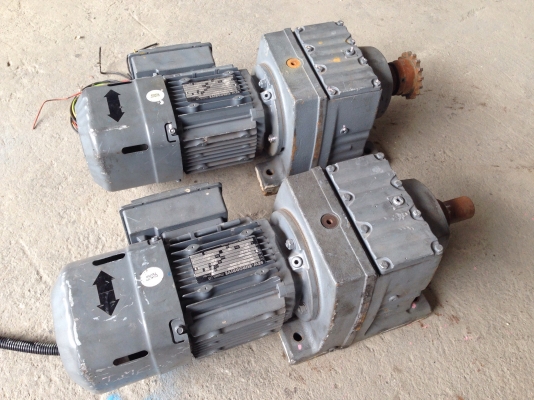 ขายมอเตอร์เกียร์ Sew eurodrive 1HP. 380V อัตราทด 1:60 เพลาออกประมาณ 23 รอบต่อนาที มีระบบเบรคในตัว สภาพสวย วิ่งนิ่ม พร้อมใช้งาน มี 2 ตัวครับ ขายมอเตอร์เกียร์ Sew eurodrive 1HP. 380V อัตราทด 1:60 เพลาออกประมาณ 23 รอบต่อนาที มีระบบเบรคในตัว สภาพสวย วิ่งนิ่ม พร้อมใช้งาน มี 2 ตัวครับ