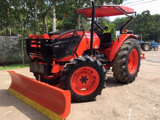 ขายรถไถ Kubota M6040SU (4WD) พร้อมดันหน้า ผานบุกเบิกช้าง รถสวย เครื่องดี พร้อมใช้งานครับ