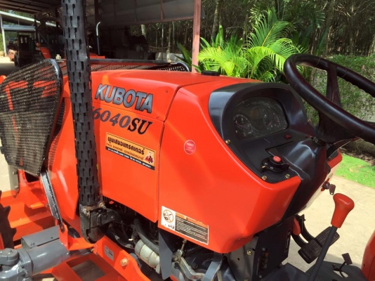 ขายรถไถ Kubota M6040SU (4WD) พร้อมดันหน้า ผานบุกเบิกช้าง รถสวย เครื่องดี พร้อมใช้งานครับ ขายรถไถ Kubota M6040SU (4WD) พร้อมดันหน้า ผานบุกเบิกช้าง รถสวย เครื่องดี พร้อมใช้งานครับ