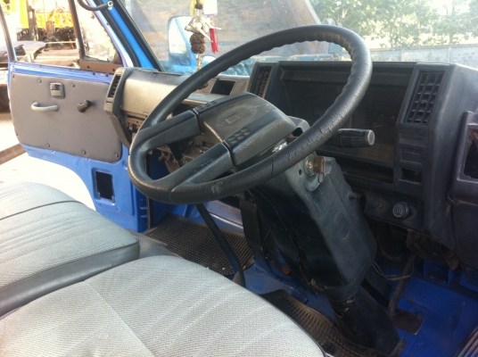 Isuzu NKR 110 เทรน Unic 2 ชัก 3 ท่อน ยางใหม่ 6 เส้น สภาพพร้อมใช้