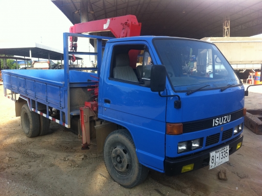 Isuzu NKR 110 เทรน Unic 2 ชัก 3 ท่อน ยางใหม่ 6 เส้น สภาพพร้อมใช้
