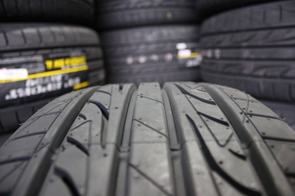 ยาง DUNLOP LM704 225/45E18 เส้นละ 4,000 บาท