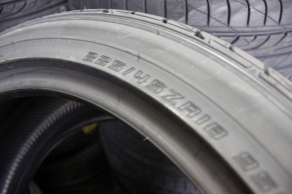 ยาง DUNLOP LM704 225/45E18 เส้นละ 4,000 บาท