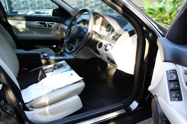 2010BENZ C200 AVANTGARDE ตัวTOPมีอแรกออกศูนย์ราชครู เจ้าของขายเอง