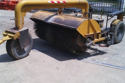 รถไม้กวาดถนน แบบใช้รถลาก พร้อมใช้งาน ใบเปลี่ยนใหม่