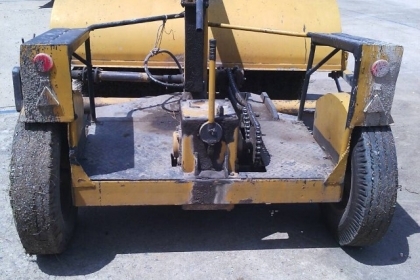 รถไม้กวาดถนน แบบใช้รถลาก พร้อมใช้งาน ใบเปลี่ยนใหม่