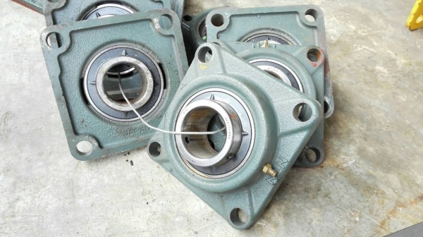 *** เหลือ 6 ตัว *** ตุ๊กตาหน้าแปลน NTN JAPAN ของใหม่ ไม่เคยใช้งาน มี 10 ตัว.