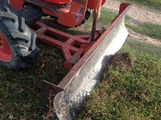 รถไถ KUBOTA L4708 (ราคา385,000 บาท) มีภาพวีดีโอ อายุการใช้งาน 1,576 พร้อมอุปกรณ์ 3 รายการ ผานดันหน้า