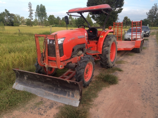 รถไถ KUBOTA L4708 (ราคา385,000 บาท) มีภาพวีดีโอ อายุการใช้งาน 1,576 พร้อมอุปกรณ์ 3 รายการ ผานดันหน้า