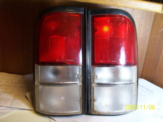 ไฟท้าย Nissan nv ของแท้ สภาพดี ขาย 1 คู่ ราคา 750 บาท