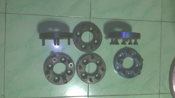 ขาย1.ล้อเรียวEAGLEขอบ17กว้าง8 2.อแด็ปเตอร์(งานเหล็ก) (อลูมิเนียม)3น็อตล้อ6เหลี่ยม