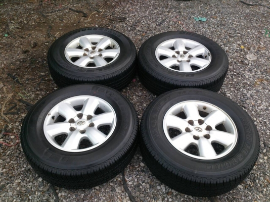 ขายแม็ก TOYOTA VIGO ขอบ17 พร้อมยาง บริดสโตน 265/65R17  ปี12 สวยๆ จำนวน 1 ชุด พร้อมน๊อตแท้ 24 ตัว