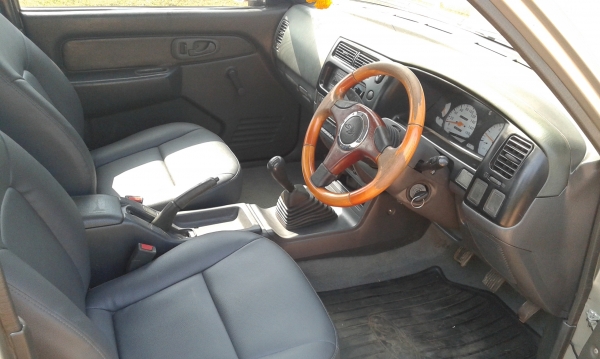 รถไม่เคยชนเดิมบางทั้งคัน สีสวยเงางาม เครื่องดีไม่มีไอ ช่วงล่างดี คัสซีสวย ไม่ผุไม่แดง เกียร์เฟืองท้ายดี แอร์เย็นฉ่ำ ภายในสวย แม็ค16ยางดี ภาษีปี59 เล่มพร้อมโอน