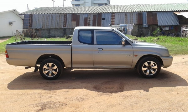 รถไม่เคยชนเดิมบางทั้งคัน สีสวยเงางาม เครื่องดีไม่มีไอ ช่วงล่างดี คัสซีสวย ไม่ผุไม่แดง เกียร์เฟืองท้ายดี แอร์เย็นฉ่ำ ภายในสวย แม็ค16ยางดี ภาษีปี59 เล่มพร้อมโอน