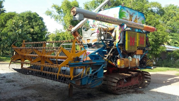 ขายด่วนรถเกี่ยวข้าวพร้อมเทนเลอร์ อซูซุ 6HE ตัวเดิน 12 ปั๊ม 12 ไดกิ้น มอเตอร์ 12 คายาบ้า เทลเลอร์ มิตซู 6D15 สถาพดีทั้งคู่พร้อมเกี่ยว โทรสอบถามหรือดูรถได้ครับ (จ.ชัยนาท)