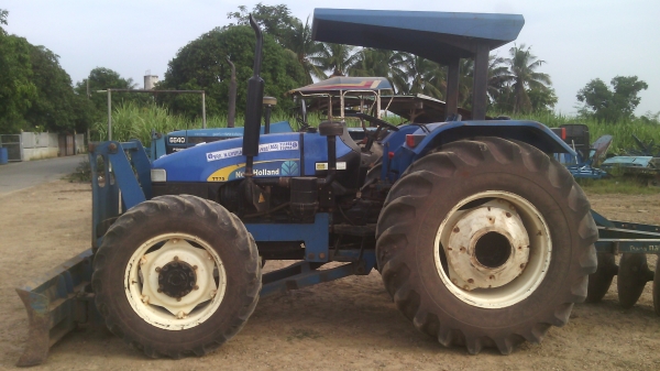 ขายรถไถฟอรด์ นิวฮอแลน  รุ่นTT75  สวยกริ๊ป  เดิมๆ  2600ช.ม