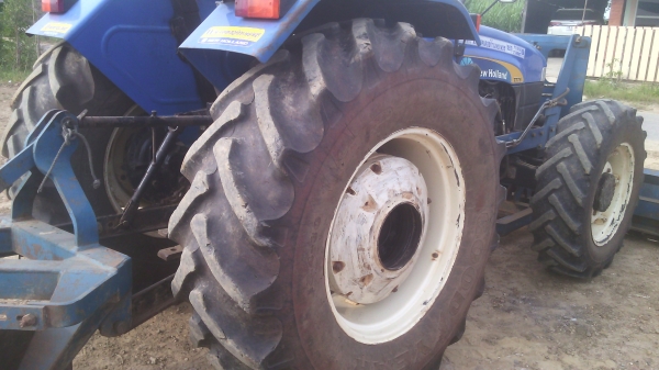 ขายรถไถฟอรด์ นิวฮอแลน  รุ่นTT75  สวยกริ๊ป  เดิมๆ  2600ช.ม