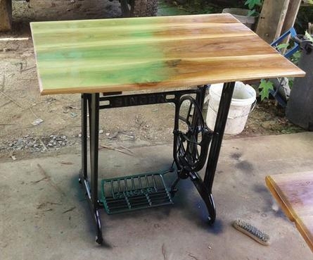 ขายโต๊ะขาจักร พื้นไม้เนื้อแข็ง เหมาะสำหรับมาตกแต่งร้านหรือบ้านครับ