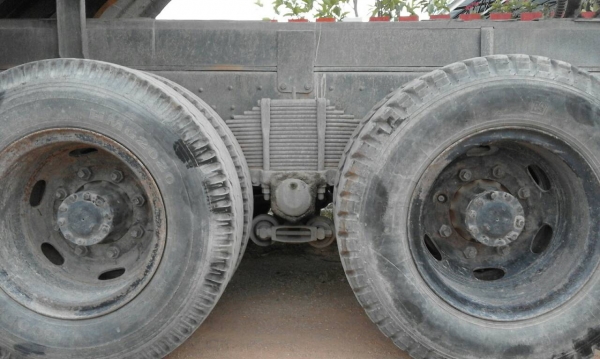 ขายรถสิบล้อดั้ม HINO  FM  176  เครื่อง HO7C โบ หังบางภวยในเก๋งสวย ยางดี คัชซีสวย มีประกันชั้น 1  อีก 9 เดือนรถสวยจัด ราคา595,000 090-772-3710 090-772-3708