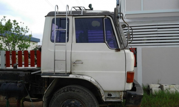 ขายรถสิบล้อดั้ม HINO  FM  176  เครื่อง HO7C โบ หังบางภวยในเก๋งสวย ยางดี คัชซีสวย มีประกันชั้น 1  อีก 9 เดือนรถสวยจัด ราคา595,000 090-772-3710 090-772-3708