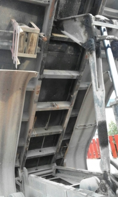 ขายรถสิบล้อดั้ม HINO  FM  176  เครื่อง HO7C โบ หังบางภวยในเก๋งสวย ยางดี คัชซีสวย มีประกันชั้น 1  อีก 9 เดือนรถสวยจัด ราคา595,000 090-772-3710 090-772-3708