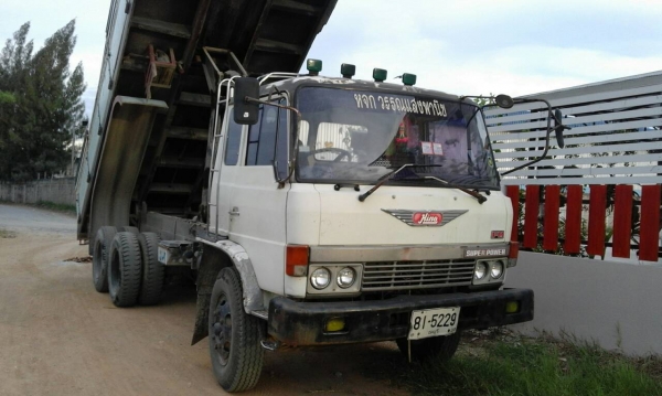 ขายรถสิบล้อดั้ม HINO  FM  176  เครื่อง HO7C โบ หังบางภวยในเก๋งสวย ยางดี คัชซีสวย มีประกันชั้น 1  อีก 9 เดือนรถสวยจัด ราคา595,000 090-772-3710 090-772-3708