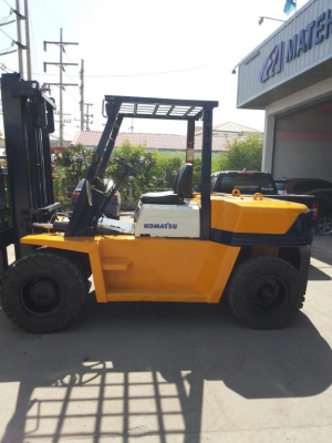 ขายรถ komatsu ขนาด  7 ตัน ล้อหน้าคู่ ดีเซล  เกียร์ ออโต้